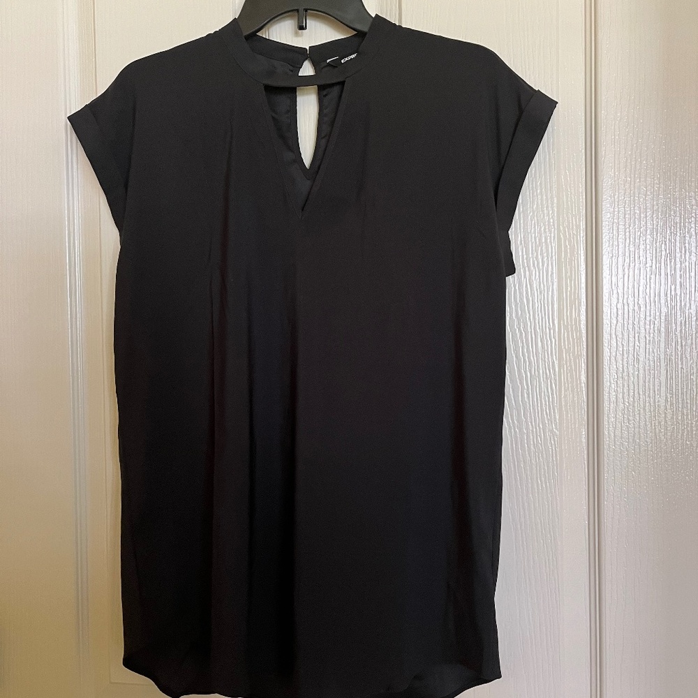 Express Black Keyhole Top Medium
